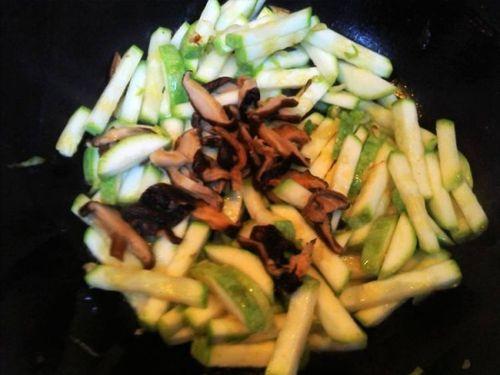 吃角瓜长胖吗,吃角瓜真的会导致长胖吗？营养专家揭秘