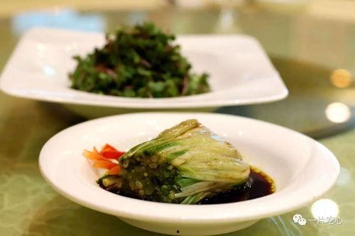 周末清晨吃瓜,瓜香四溢，尽享悠闲时光